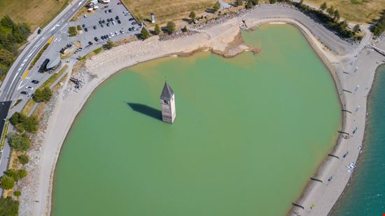Lago di Resia Il lago e il campanile Shutterstock.com 